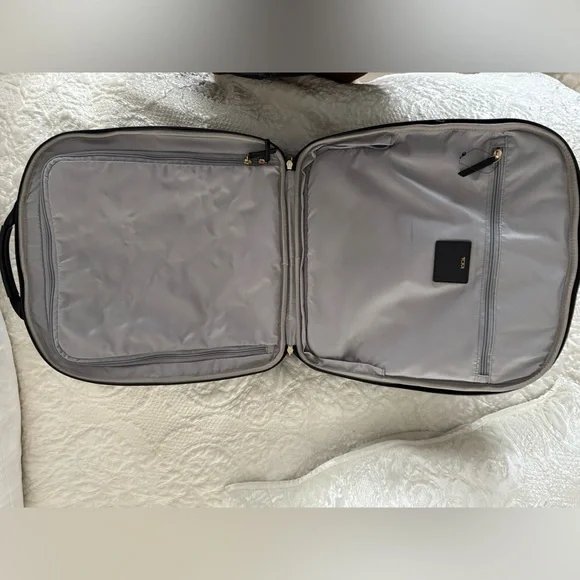 Tumi Voyager Oxford Compact Carry-on. BLACK. Used 5 times like new - Picture 8 of 9